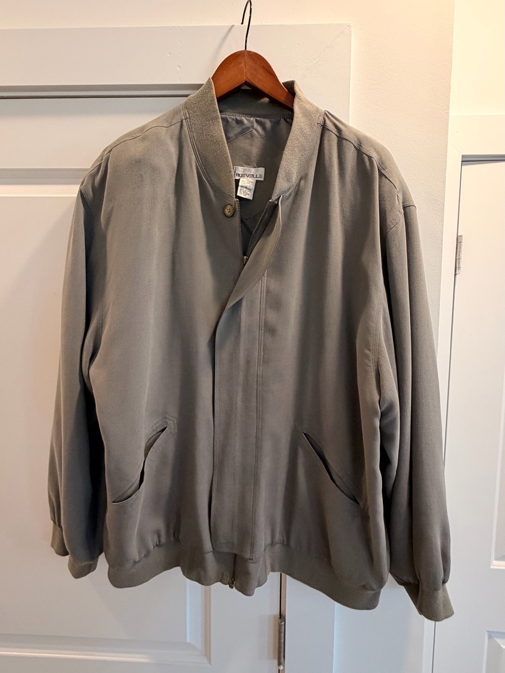 Classic Men's Bomber Jacket in Olive